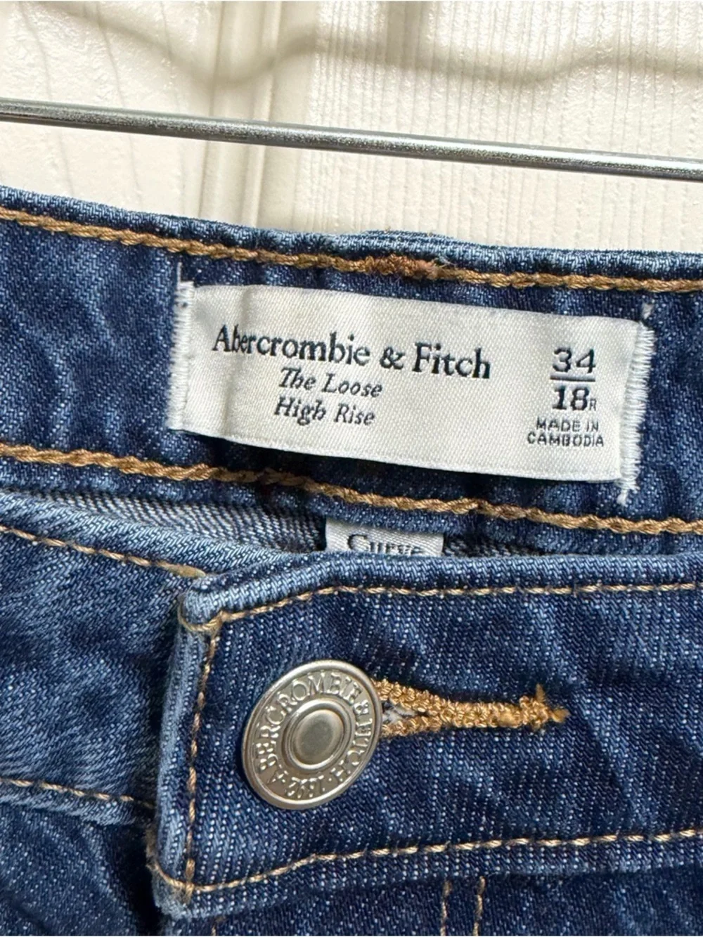 A & F The Loose High Rise Curve Loce cuffed hem Jeans 34 / 18